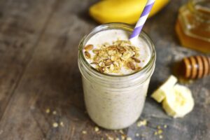 Batido de Plátano, Leche de Coco, Avena y Miel